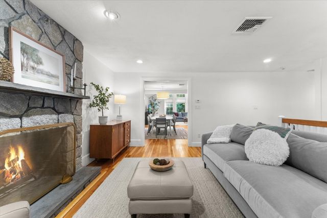 38 Hunnewell St, Needham, MA 02494