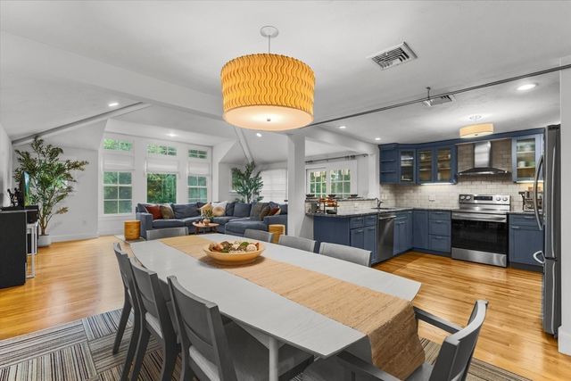 38 Hunnewell St, Needham, MA 02494