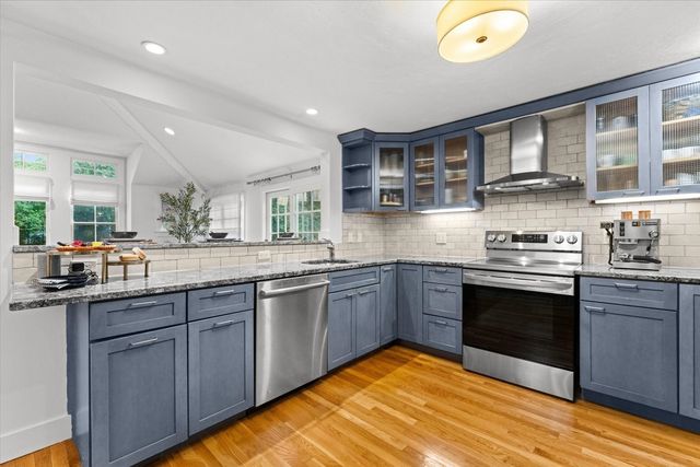 38 Hunnewell St, Needham, MA 02494