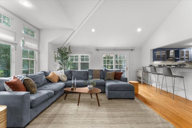 38 Hunnewell St, Needham, MA 02494