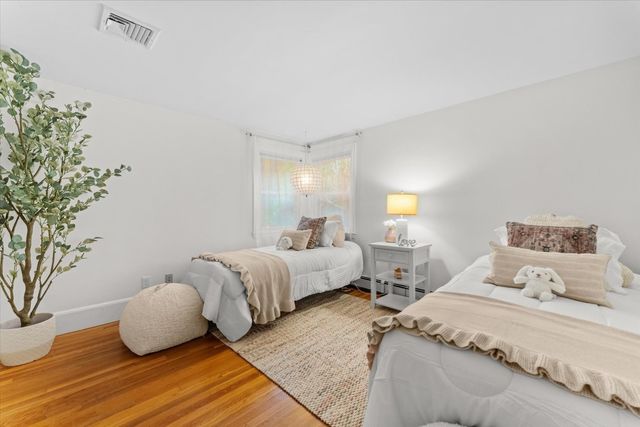 38 Hunnewell St, Needham, MA 02494