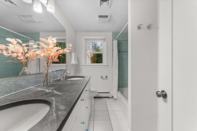 38 Hunnewell St, Needham, MA 02494