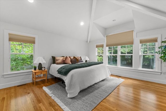 38 Hunnewell St, Needham, MA 02494