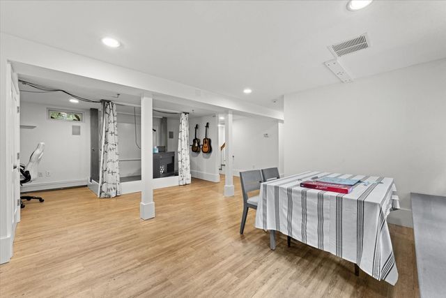 38 Hunnewell St, Needham, MA 02494