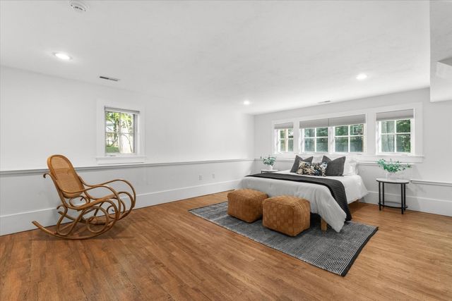 38 Hunnewell St, Needham, MA 02494