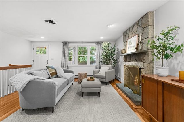38 Hunnewell St, Needham, MA 02494