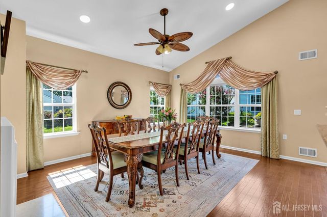 10 Nappa Court, Monroe, NJ 08831