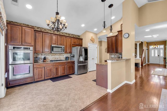 10 Nappa Court, Monroe, NJ 08831