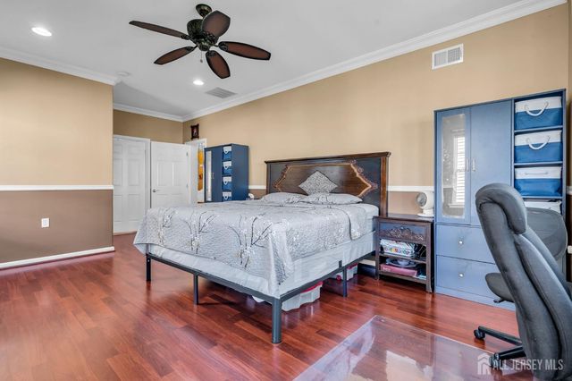 10 Nappa Court, Monroe, NJ 08831