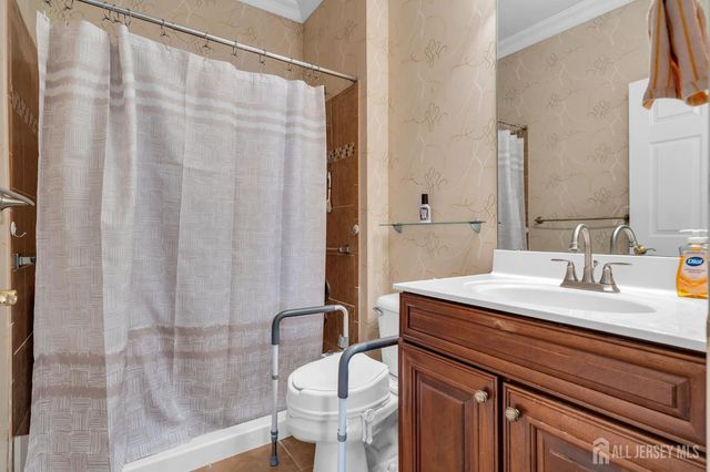 10 Nappa Court, Monroe, NJ 08831