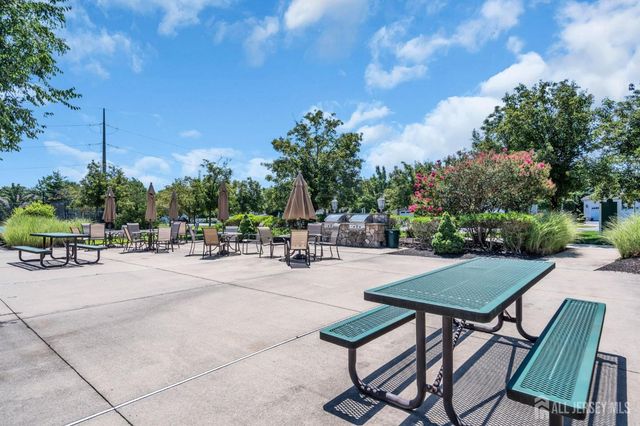10 Nappa Court, Monroe, NJ 08831