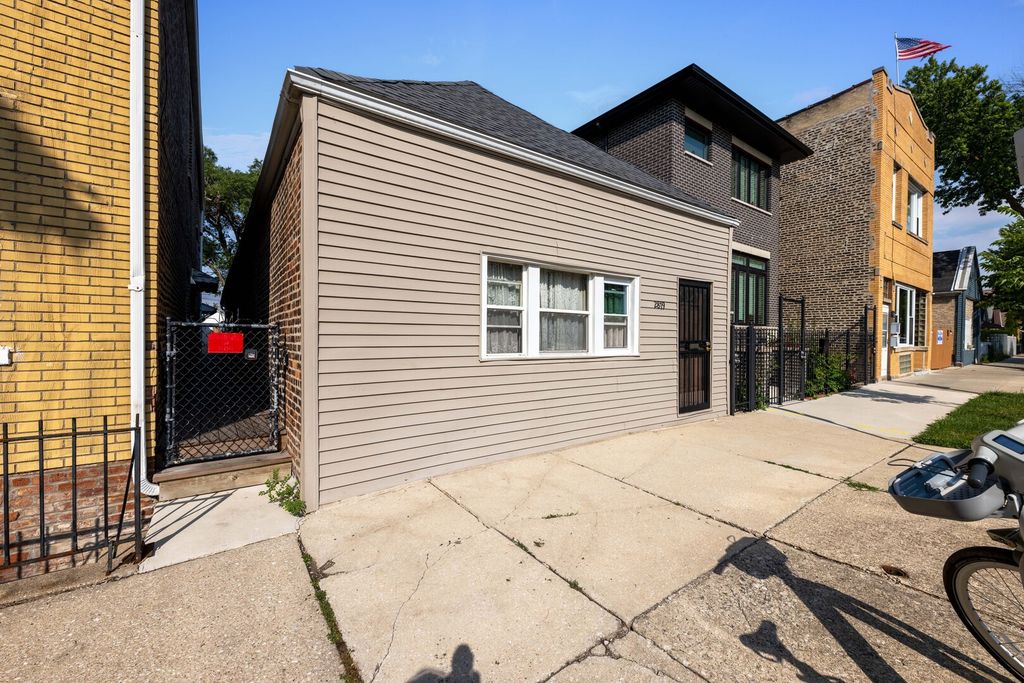 2879 S Throop Street, Chicago, IL 60608
