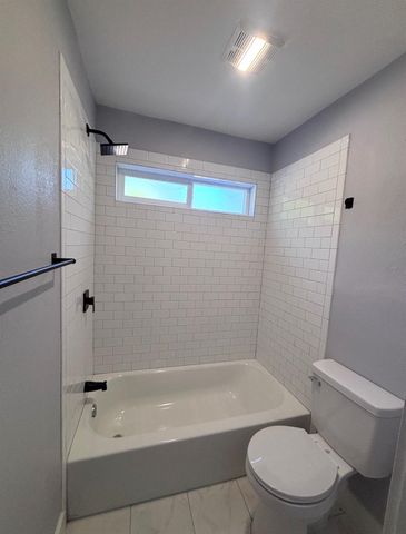 8406 Detroit Street 3, Houston, TX 77017
