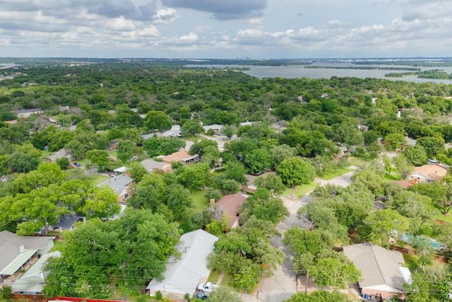 204 Cacti Drive, Lakeside, TX 76108