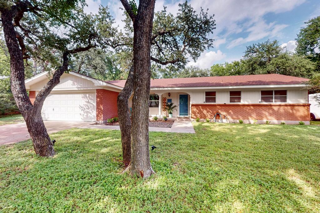 204 Cacti Drive, Lakeside, TX 76108