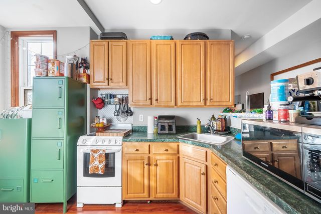 3000 W GIRARD AVE, Philadelphia, PA 19130