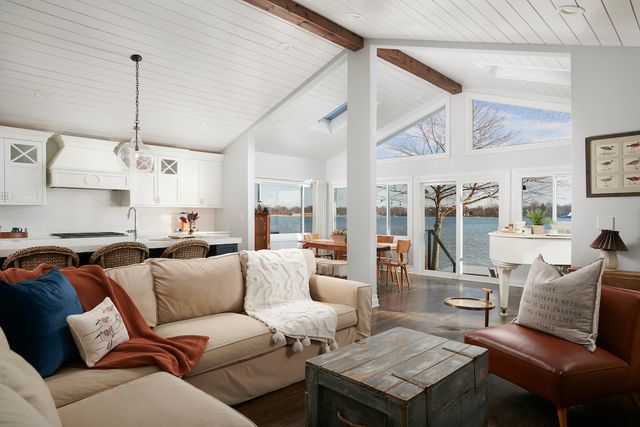 795 Oak Court, Crystal Lake, IL 60014