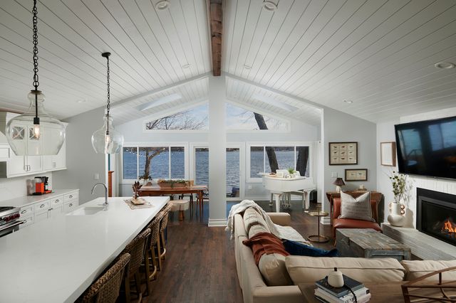 795 Oak Court, Crystal Lake, IL 60014