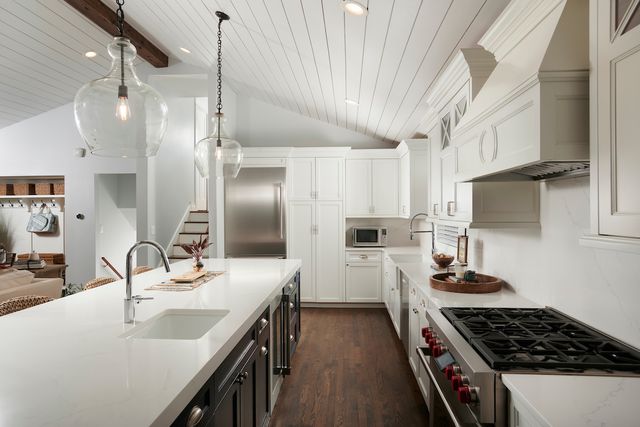 795 Oak Court, Crystal Lake, IL 60014