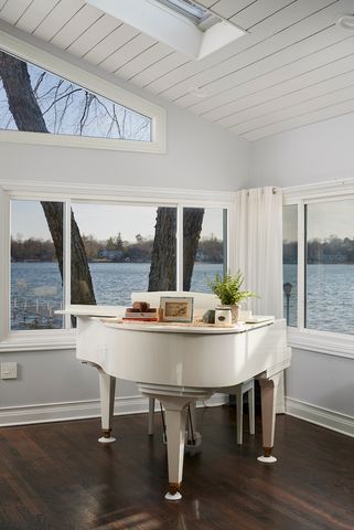 795 Oak Court, Crystal Lake, IL 60014