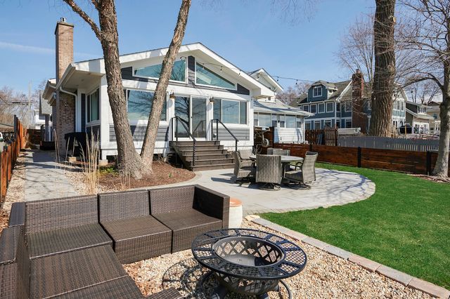 795 Oak Court, Crystal Lake, IL 60014