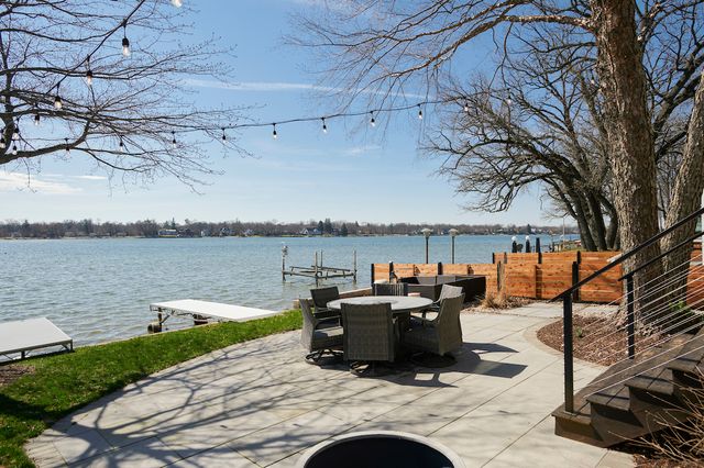 795 Oak Court, Crystal Lake, IL 60014