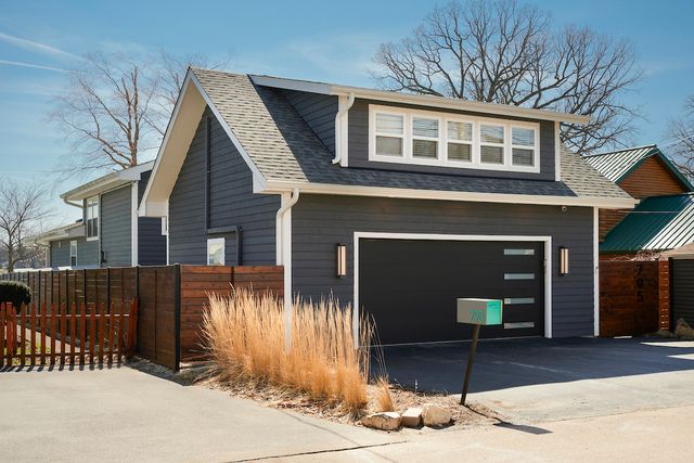 795 Oak Court, Crystal Lake, IL 60014