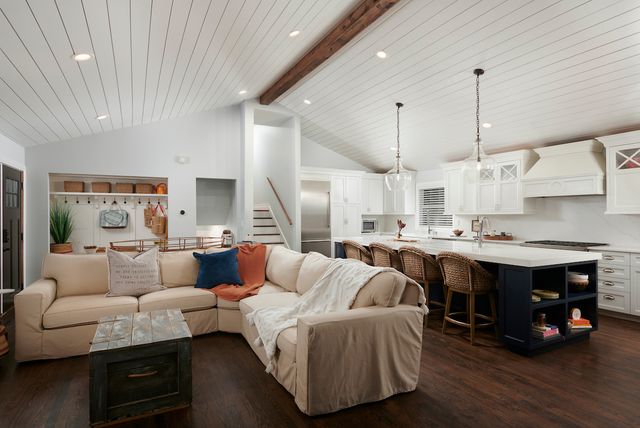 795 Oak Court, Crystal Lake, IL 60014