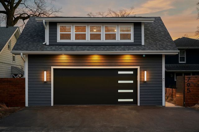 795 Oak Court, Crystal Lake, IL 60014