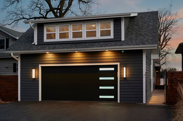 795 Oak Court, Crystal Lake, IL 60014