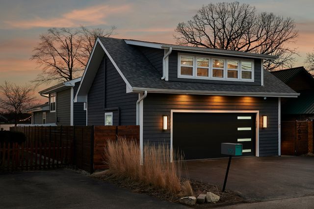 795 Oak Court, Crystal Lake, IL 60014