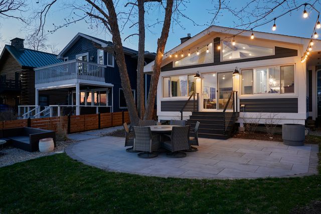 795 Oak Court, Crystal Lake, IL 60014