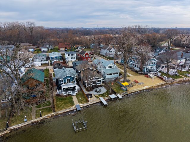 795 Oak Court, Crystal Lake, IL 60014