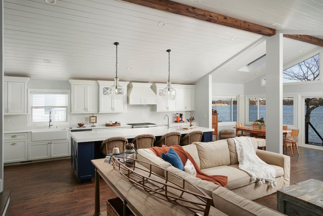 795 Oak Court, Crystal Lake, IL 60014