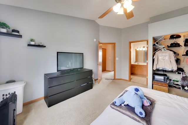 18 New Haven Drive 18, Cary, IL 60013