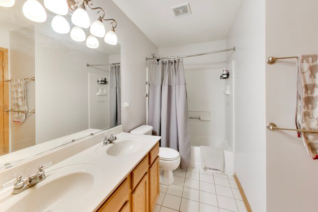 18 New Haven Drive 18, Cary, IL 60013