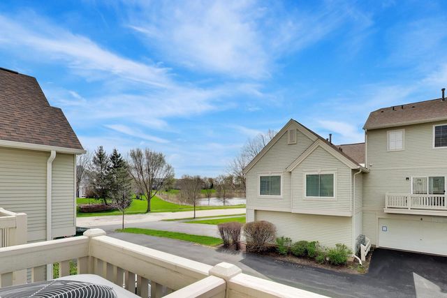 18 New Haven Drive 18, Cary, IL 60013
