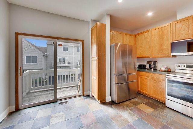 18 New Haven Drive 18, Cary, IL 60013