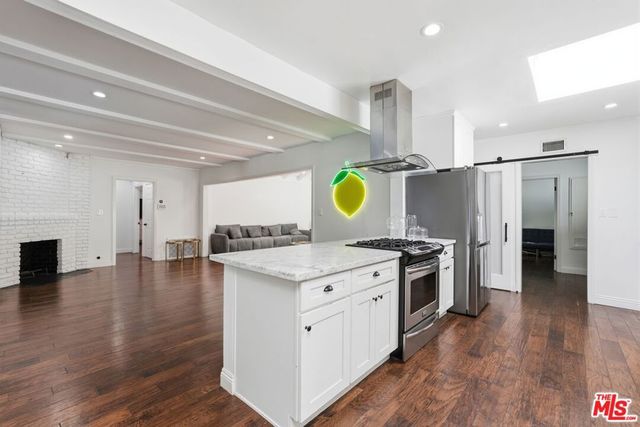 16910 Magnolia Boulevard, Encino, CA 91316