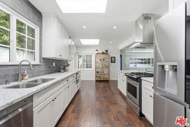 16910 Magnolia Boulevard, Encino, CA 91316