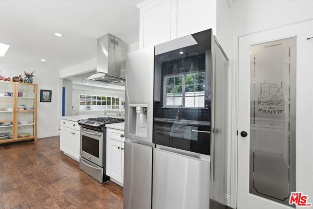 16910 Magnolia Boulevard, Encino, CA 91316