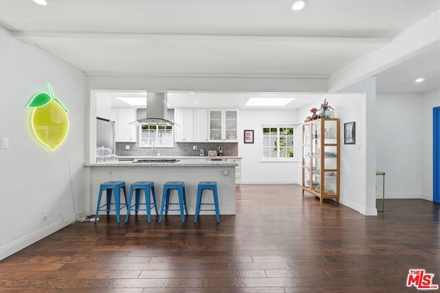 16910 Magnolia Boulevard, Encino, CA 91316