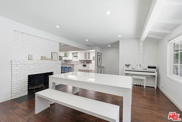 16910 Magnolia Boulevard, Encino, CA 91316