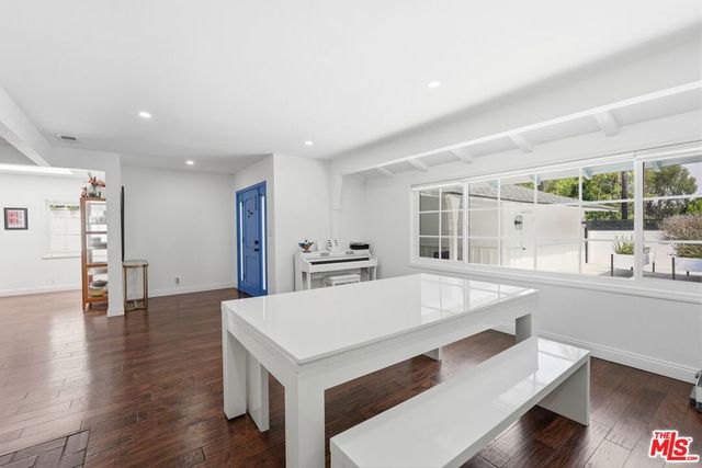 16910 Magnolia Boulevard, Encino, CA 91316