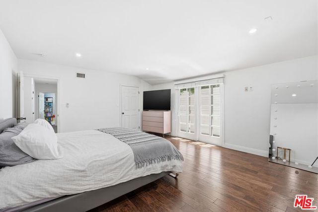16910 Magnolia Boulevard, Encino, CA 91316