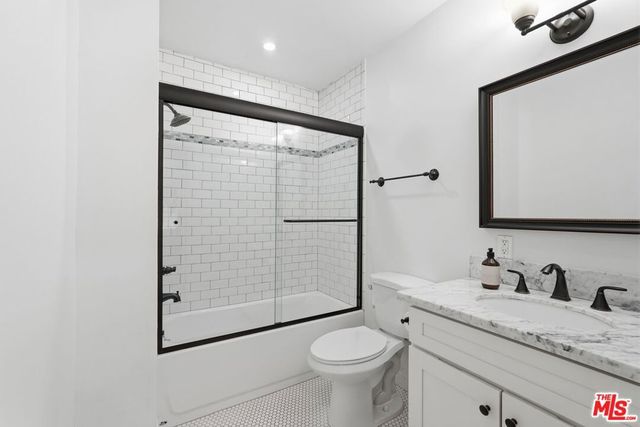 16910 Magnolia Boulevard, Encino, CA 91316