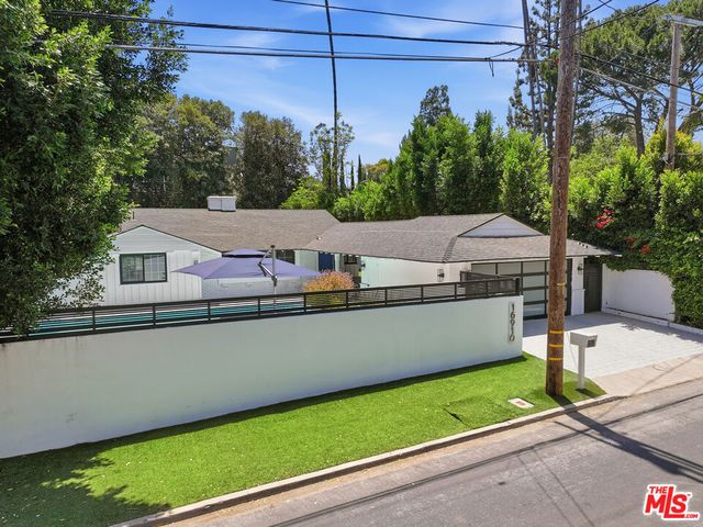 16910 Magnolia Boulevard, Encino, CA 91316