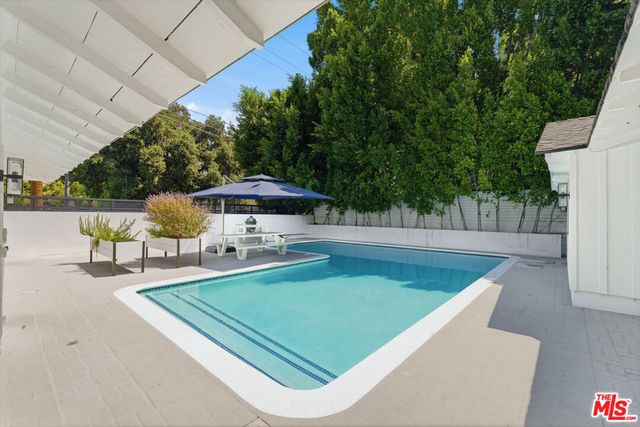 16910 Magnolia Boulevard, Encino, CA 91316