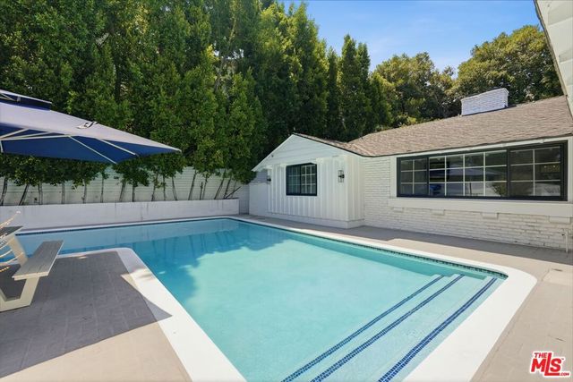 16910 Magnolia Boulevard, Encino, CA 91316