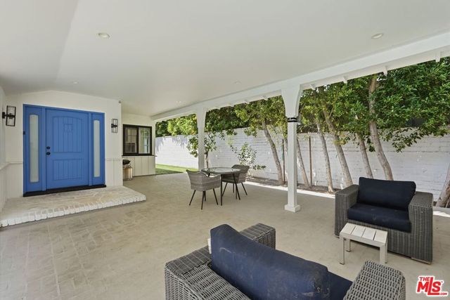 16910 Magnolia Boulevard, Encino, CA 91316